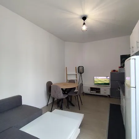 F2 Au Village St Denis Apartamento